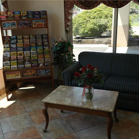 Americas Best Value Inn And Suites Knoxville Exterior foto