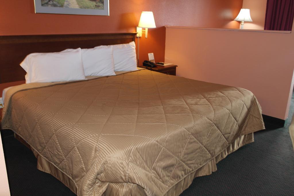Americas Best Value Inn And Suites Knoxville Exterior foto