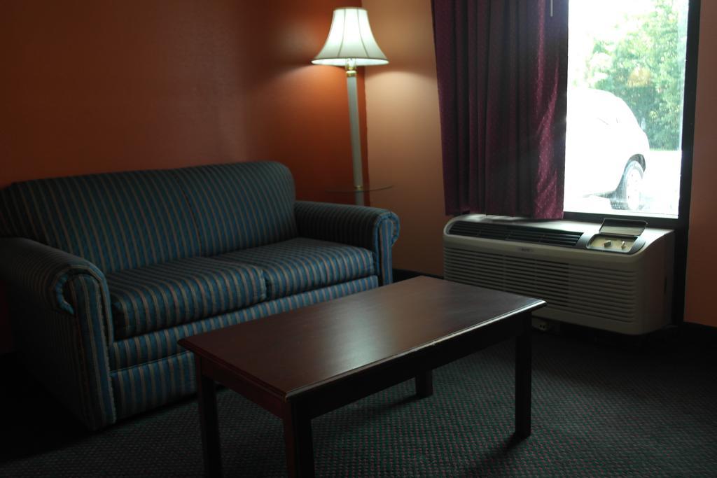 Americas Best Value Inn And Suites Knoxville Exterior foto